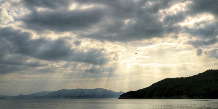 薄明光線（海と島）