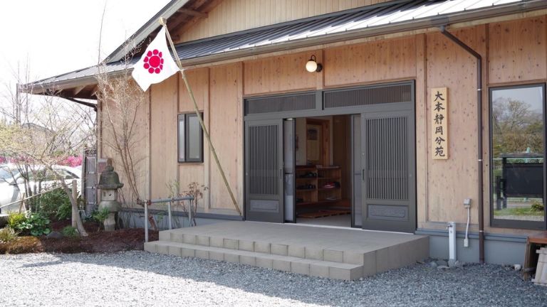 大本静岡分苑玄関